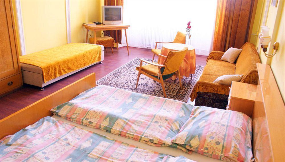 Hotel Morava Зноймо Экстерьер фото
