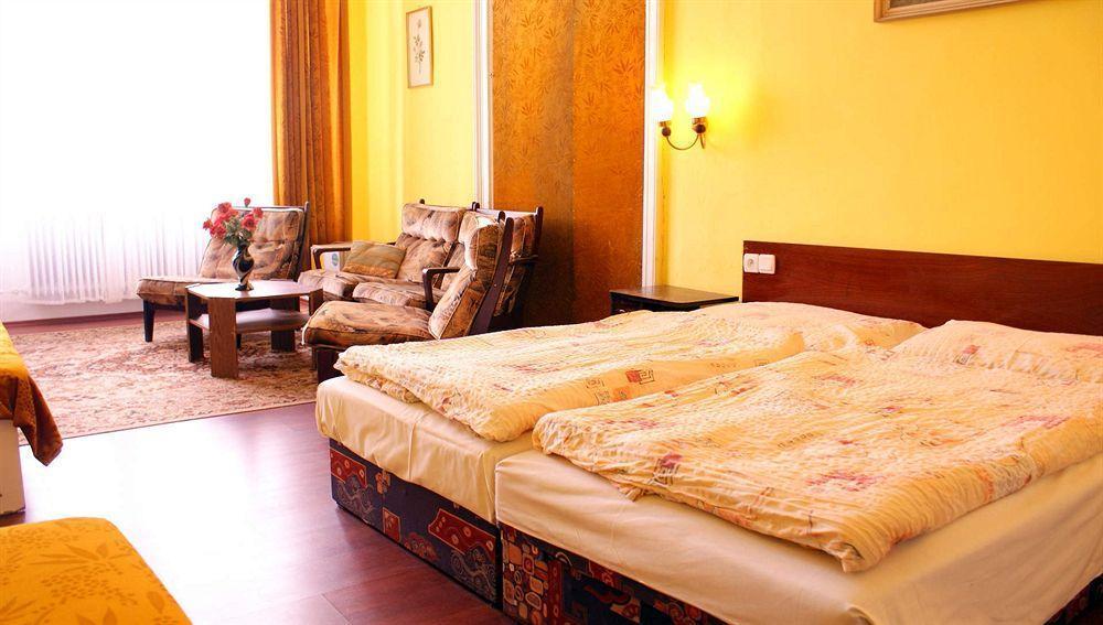 Hotel Morava Зноймо Экстерьер фото