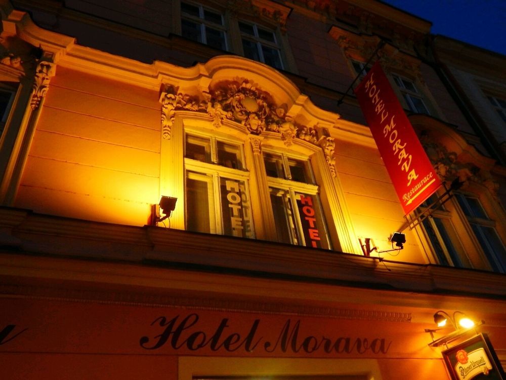 Hotel Morava Зноймо Экстерьер фото